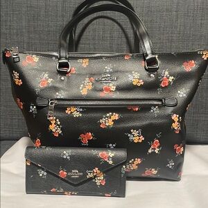 EUC COACH TOTE AND MATCHING WALLET